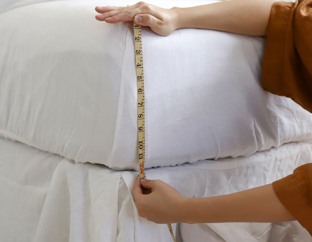 How to Keep Fitted Sheets On Bed